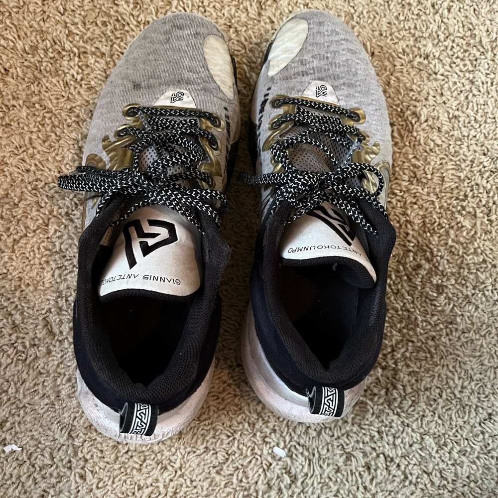 NIKE used men’s size 9.5 Nike Giannis Immortality EP 'Championship' sneakers - Picture 2 of 6